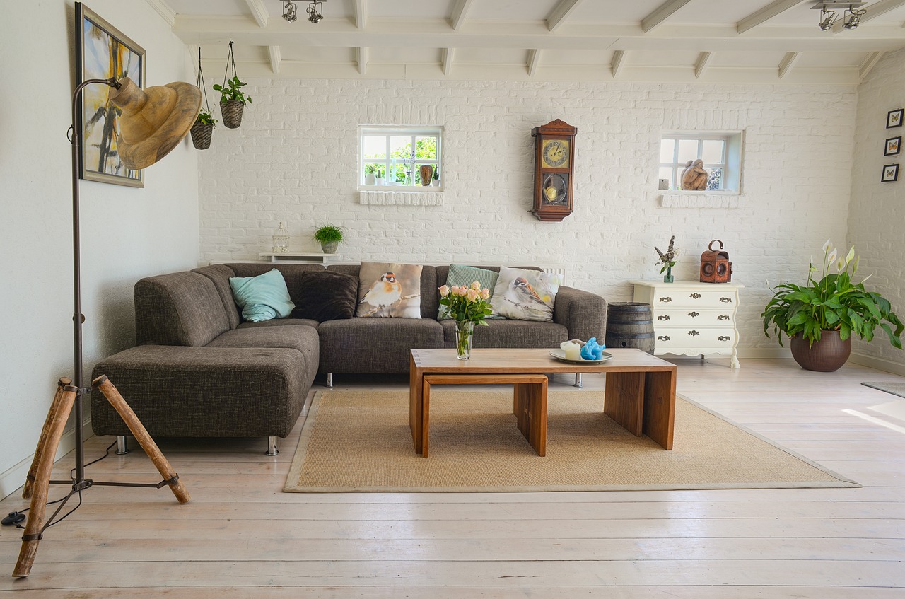 Warme aardetinten gordijnen in moderne woonkamer. Warme aardetinten gordijnen in moderne woonkamer.